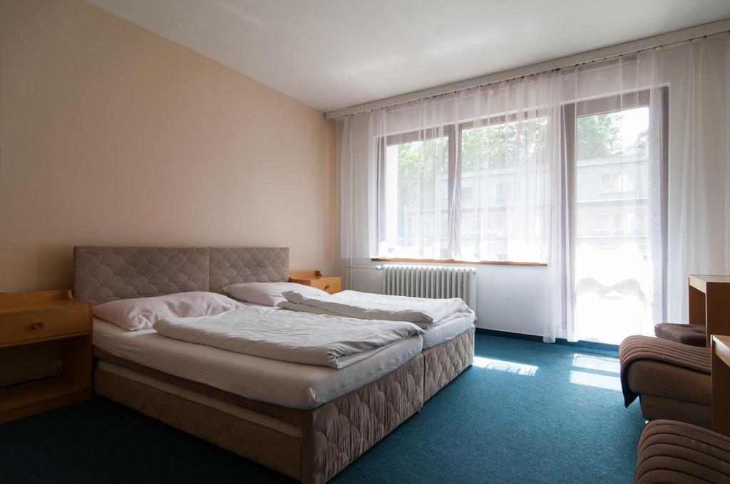 Hotel Radejov Knezdub Eksteriør billede