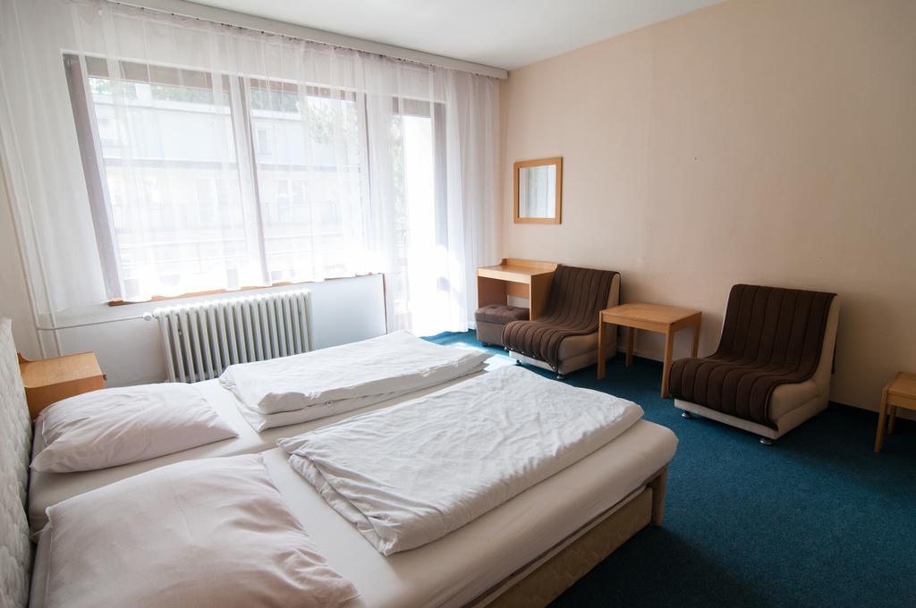 Hotel Radejov Knezdub Eksteriør billede