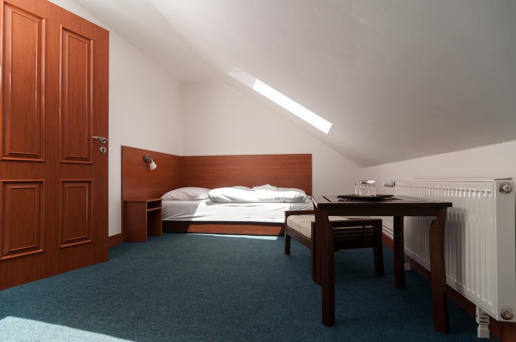 Hotel Radejov Knezdub Eksteriør billede