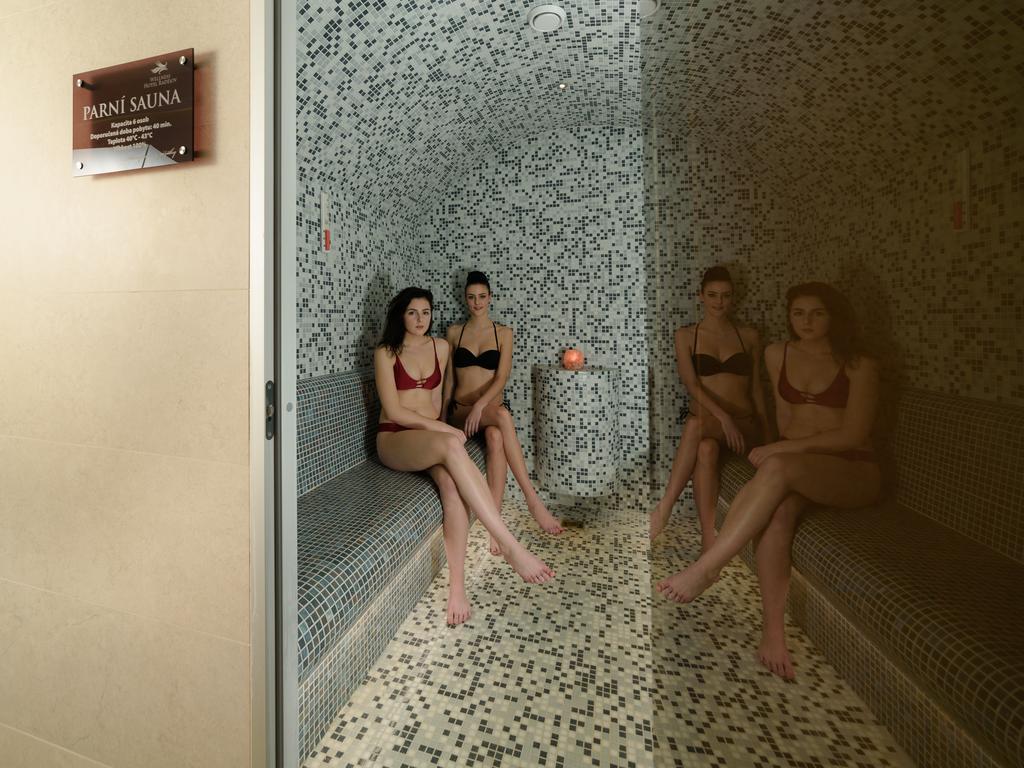 Hotel Radejov Knezdub Eksteriør billede